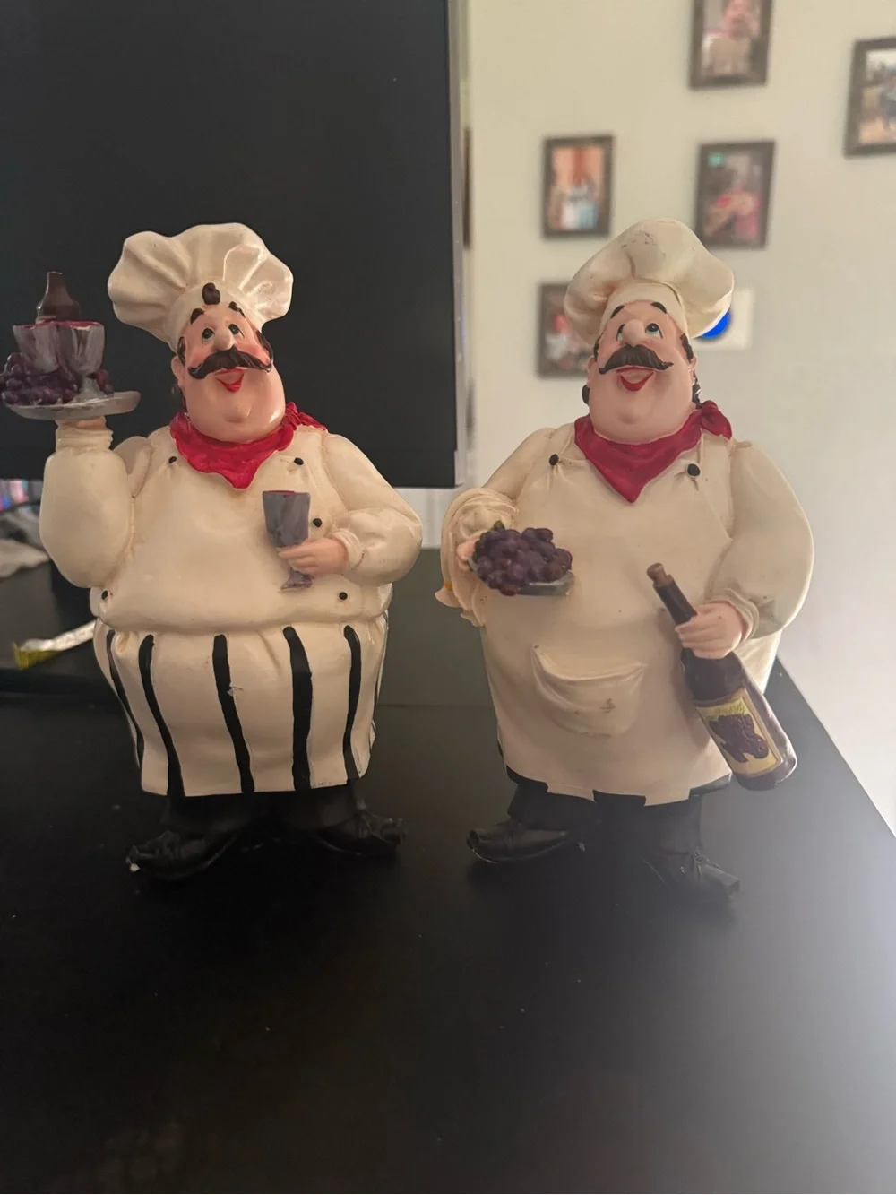 Set of 2 Vintage Style Chef Figurines Wine & Grapes Kitchen Bistro Decor Resin⁠